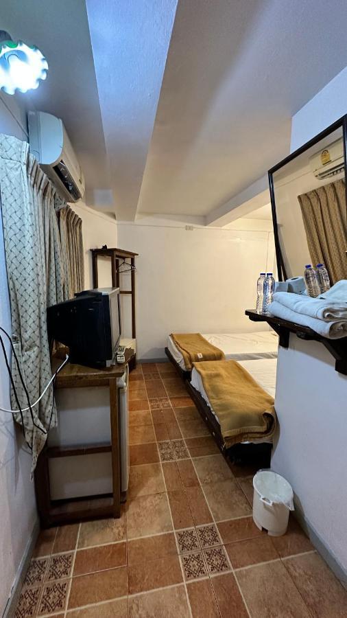 Relax Guest House Patong Exterior photo