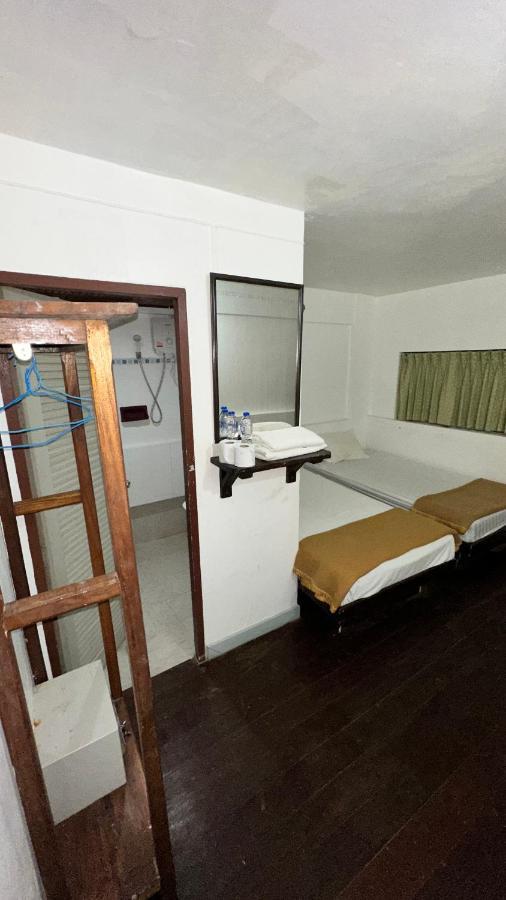 Relax Guest House Patong Exterior photo